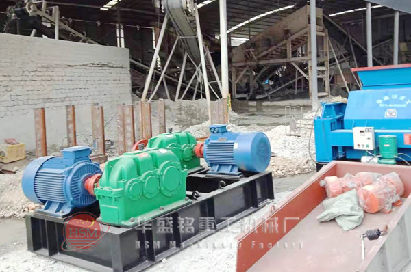 1212型液壓對輥破碎機重慶巫溪縣安裝現場